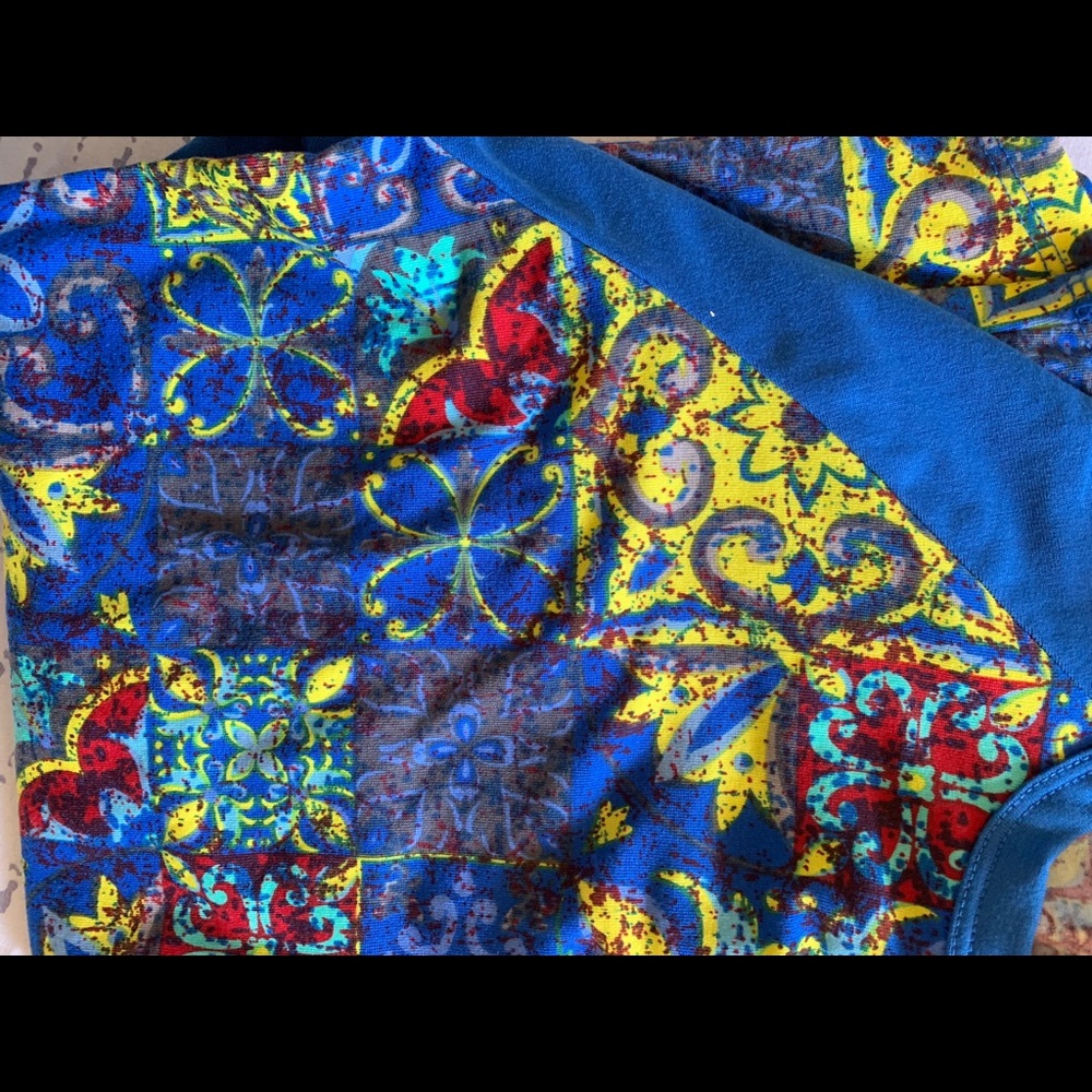 Lula Roe XS blue patterned blouse - Picture 4 of 5